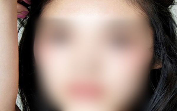 这种日系的自然眉，不能用勾边+填充画法，不然会很生硬。这款卡姿兰双头粉质眉笔，可以画出自然弧度的眉形。专业的眉刷，使得上色更加的均匀有层次感。卡姿兰眉笔一直都是明星单品，可以保持眉妆的持久不掉色，不脱妆。而且具有防水的功能，特别适合大夏天使用哦~