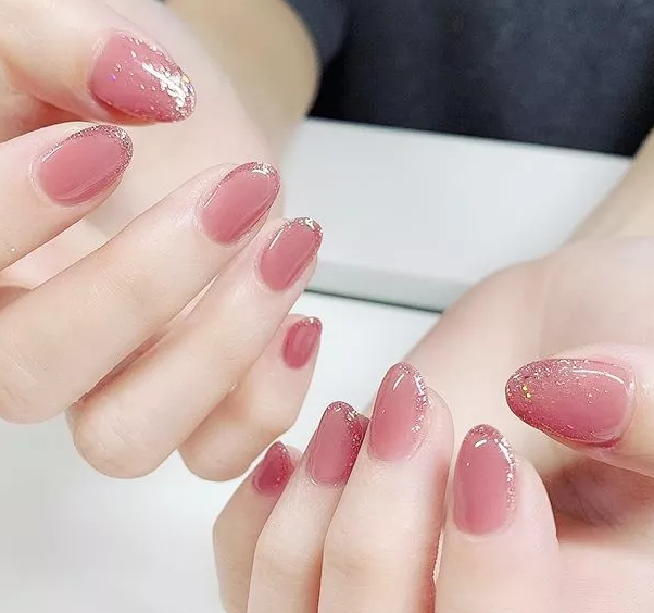吉林美甲学校_豆沙色美甲这个秋天你一定要试试